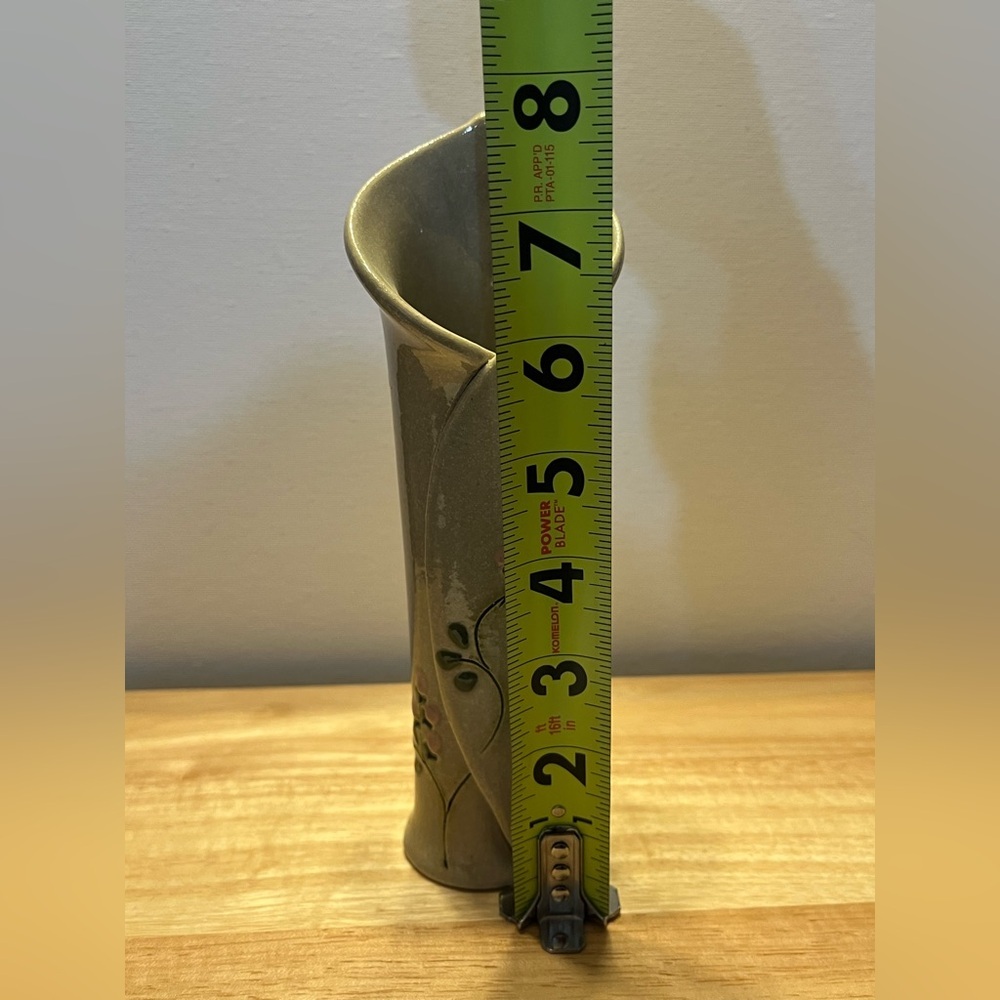 HANDCRAFTED STUDIO POTTERY FLORAL BUD VASE SIGNED - Picture 7 of 9